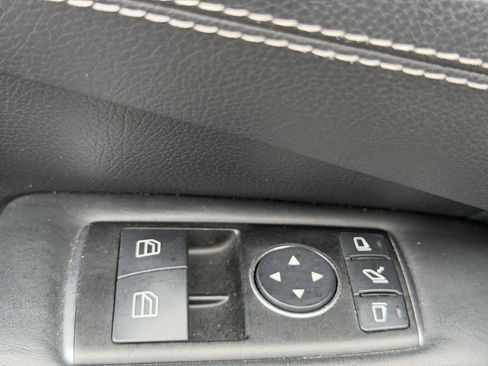 Used 2013 Mercedes-Benz SL 550 image 21