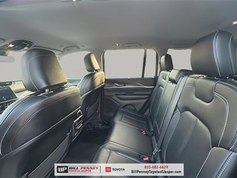 Used 2023 Jeep Grand Cherokee Limited w/ Luxury Tech Group II image 12