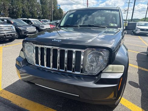 Used 2010 Jeep Liberty Limited AWD/4WD image 2