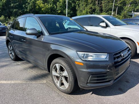 Used 2020 Audi Q5 2.0T Premium w/ Titanium Sport Package AWD/4WD image 3