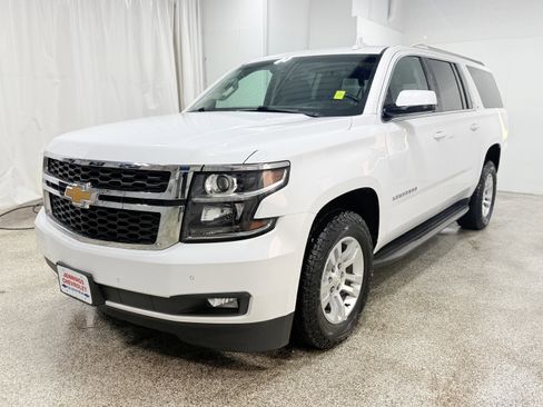 Used 2018 Chevrolet Suburban LT image 3