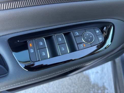 Used 2025 Nissan Murano SV image 13