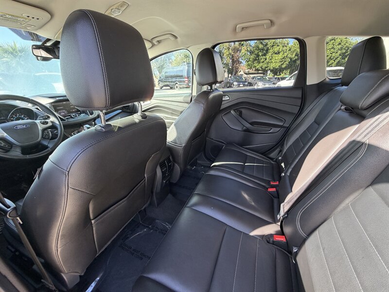 Used 2014 Ford Escape Titanium w/ Equipment Group 401A FWD image 9