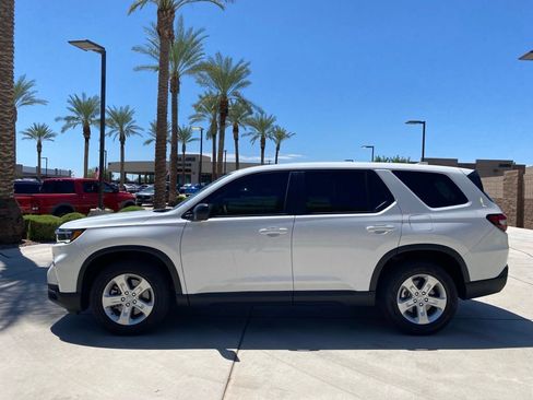Used 2024 Honda Pilot LX image 4