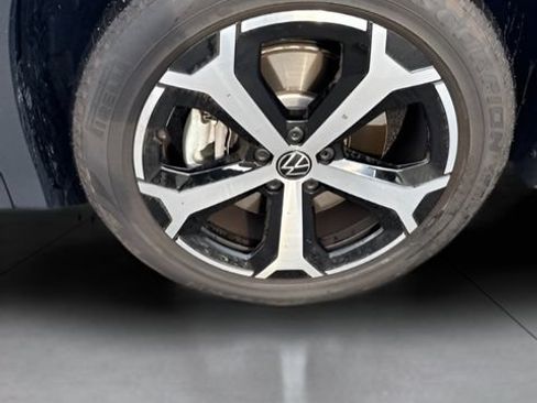 Used 2026 Volkswagen Tiguan SE AWD/4WD image 8