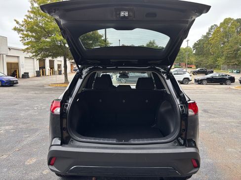 Used 2025 Toyota Corolla Cross LE image 31