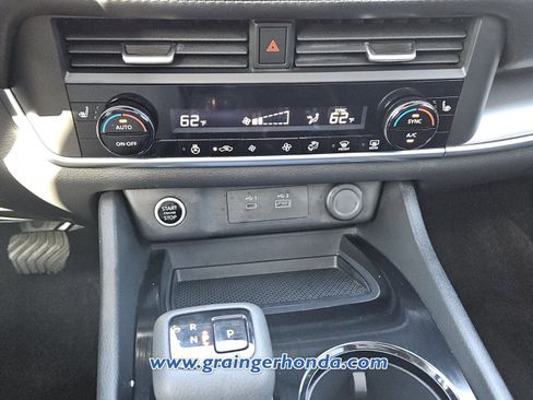 Used 2023 Nissan Rogue SV w/ SV Premium B Package image 17