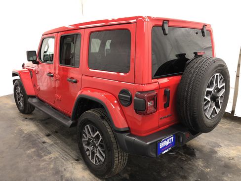 Certified 2025 Jeep Wrangler Sahara w/ Safety Group image 6