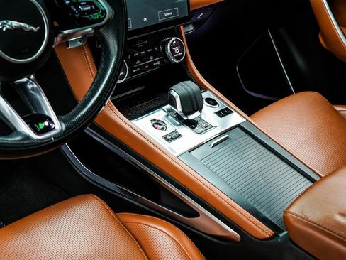 Used 2021 Jaguar F-PACE R-Dynamic S image 18