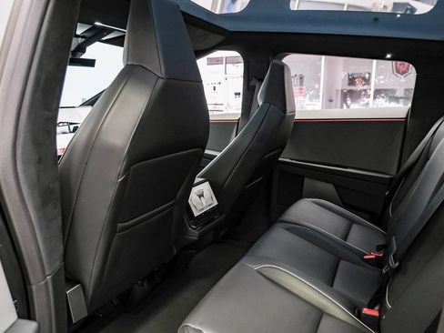 Used 2024 Tesla Cybertruck AWD Crew Cab image 37