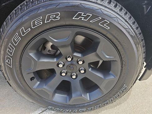Used 2025 RAM 1500 Big Horn AWD/4WD image 2