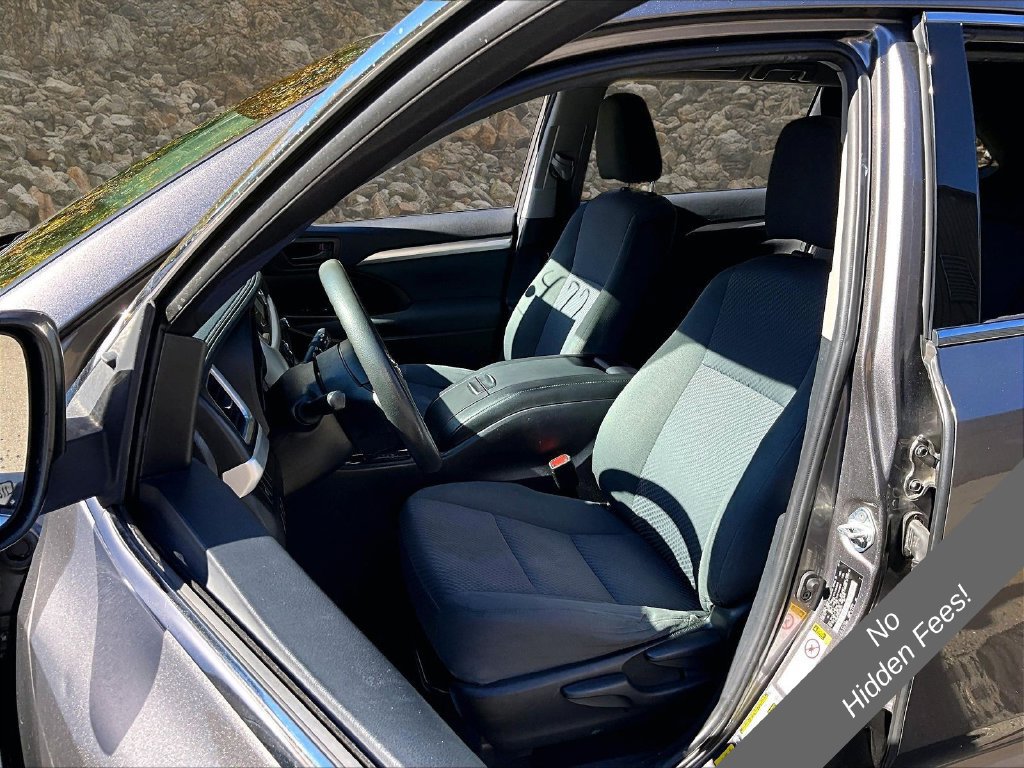 Used 2019 Toyota Highlander LE AWD/4WD image 17