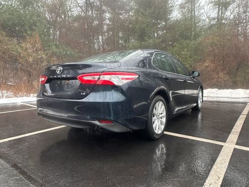 Used 2018 Toyota Camry LE image 5