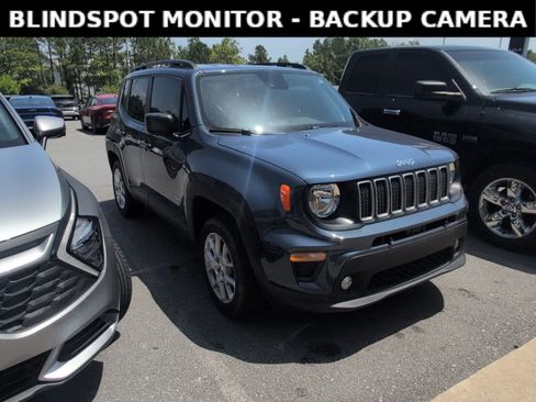 Used 2022 Jeep Renegade Latitude AWD/4WD image 3