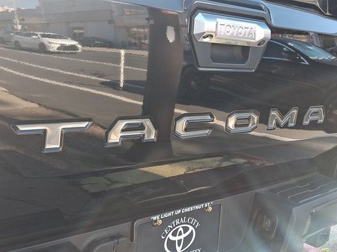 Used 2025 Toyota Tacoma Limited AWD/4WD image 29