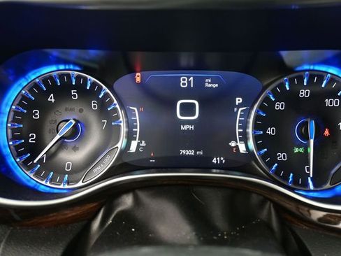 Used 2023 Chrysler Pacifica Limited image 17