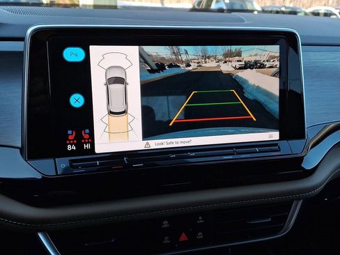 Used 2024 Volkswagen Atlas Cross Sport SE image 16