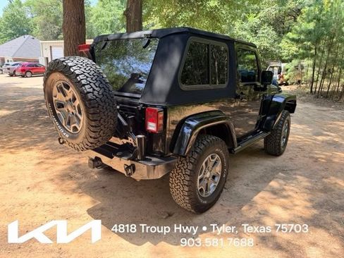 Used 2017 Jeep Wrangler Rubicon w/ Power Convenience Group AWD/4WD image 9