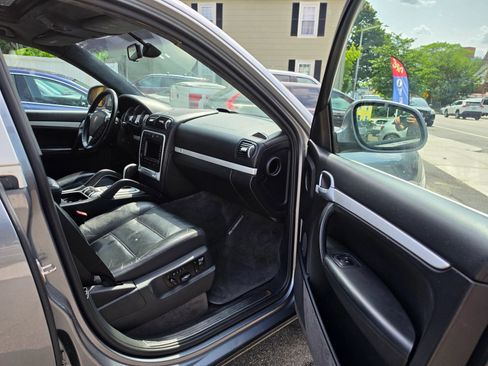 Used 2006 Porsche Cayenne Turbo AWD/4WD image 9