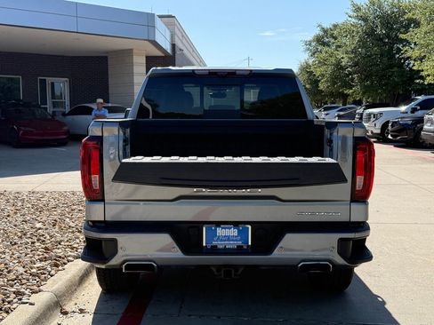 Used 2023 GMC Sierra 1500 Denali w/ Technology Package AWD/4WD image 5