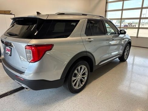 Used 2023 Ford Explorer Limited AWD/4WD image 7