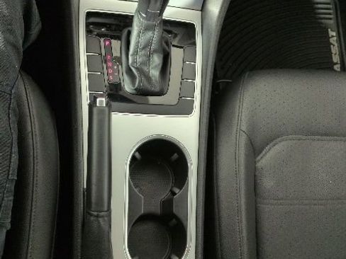 Used 2013 Volkswagen Passat 2.5 SE FWD image 19