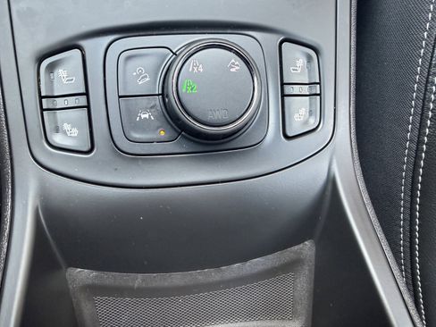 Used 2024 GMC Terrain SLT w/ Infotainment Package II AWD/4WD image 30