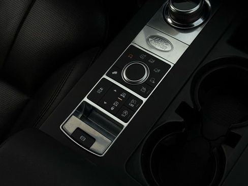 Used 2018 Land Rover Discovery SE image 31