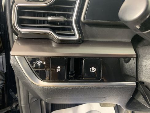 Used 2023 Kia Sportage EX FWD image 16