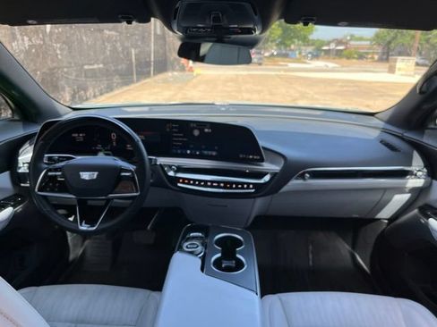 Used 2024 Cadillac Lyriq Luxury w/ LPO, Floor Liner Package AWD/4WD image 18