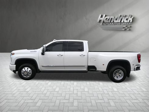 Used 2025 Chevrolet Silverado 3500 High Country w/ High Country Premium Package AWD/4WD image 7