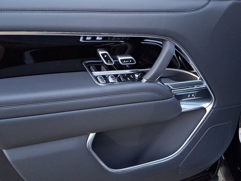 New 2025 Land Rover Range Rover SE image 10