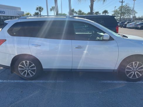 Used 2015 Nissan Pathfinder SV w/ Trailer Tow Package image 5