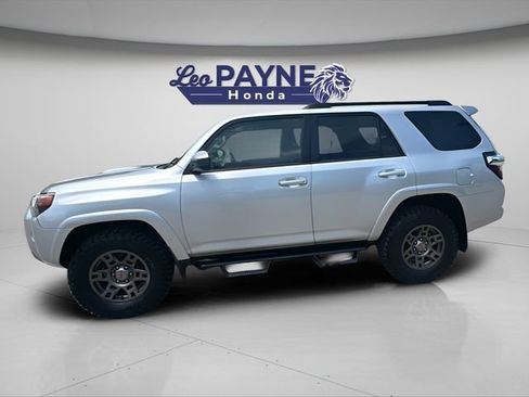 Used 2019 Toyota 4Runner TRD Off-Road AWD/4WD image 8