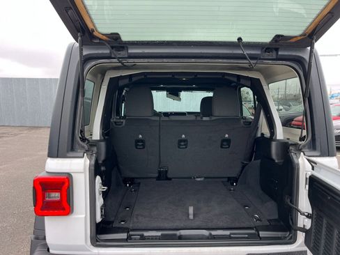 Used 2025 Jeep Wrangler Unlimited Rubicon image 30