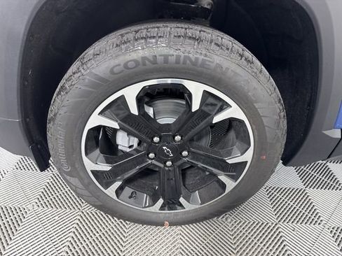 New 2026 Chevrolet Equinox LT w/ Convenience Package II FWD image 9