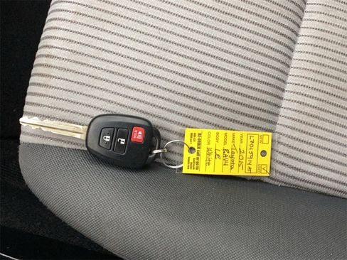 Used 2015 Toyota RAV4 LE image 27