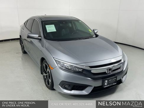 Used 2016 Honda Civic Touring image 3