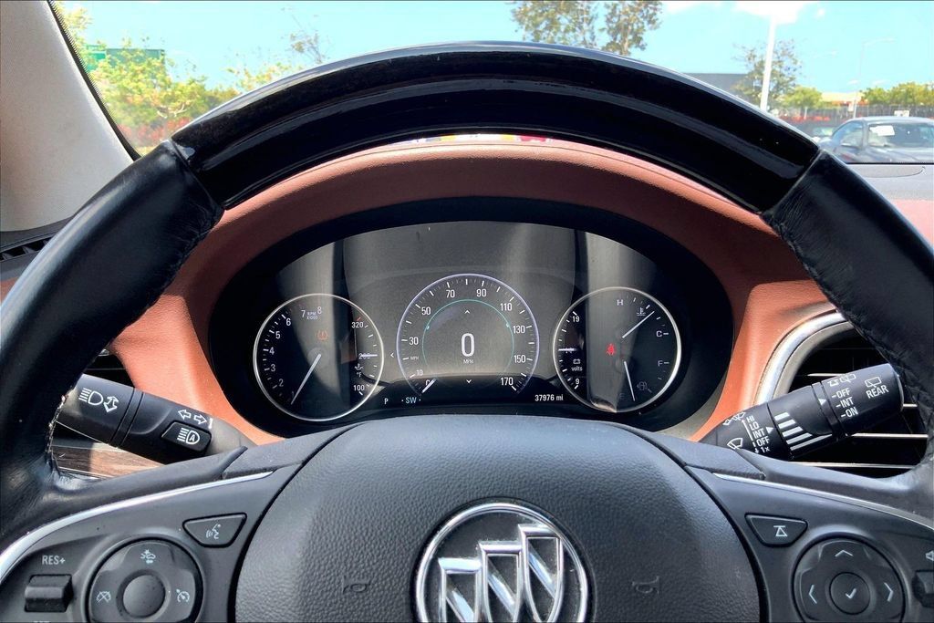 Used 2018 Buick Enclave Avenir w/ Avenir Technology Package FWD image 17