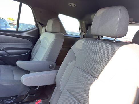 Used 2022 Chevrolet Traverse LT image 33