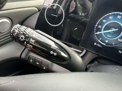 Used 2023 Hyundai Elantra Limited image 28