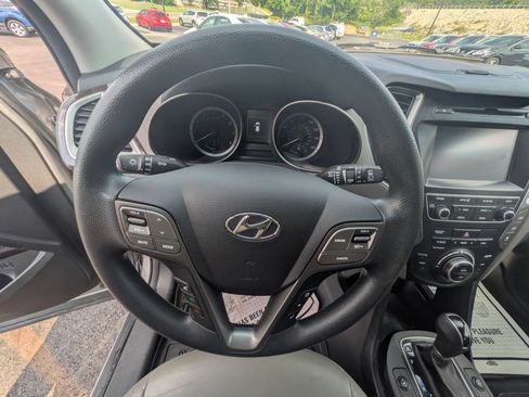 Used 2017 Hyundai Santa Fe SE AWD/4WD image 20