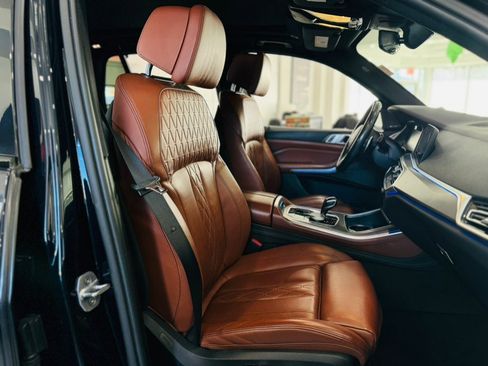 Used 2019 BMW X5 xDrive50i w/ M Sport Package image 21