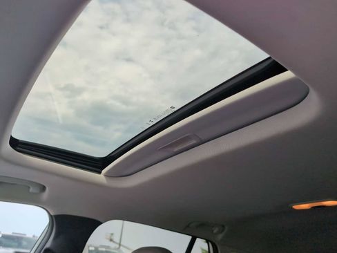 Used 2025 Chevrolet Trax ACTIV w/ Sunroof Package FWD image 18