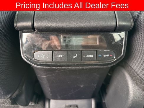 Used 2024 Toyota Highlander LE AWD/4WD image 17