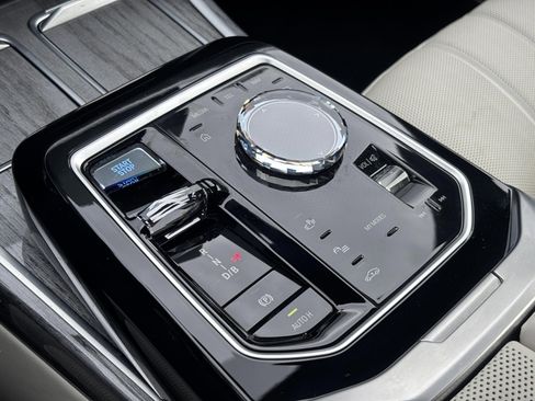 Certified 2024 BMW i7 xDrive60 image 11