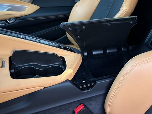 Used 2022 Chevrolet Corvette Stingray 2LT Z51 PERFORMANCE & w/ Z51 Performance Package image 14