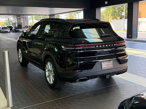 Certified 2025 Porsche Cayenne AWD/4WD image 2