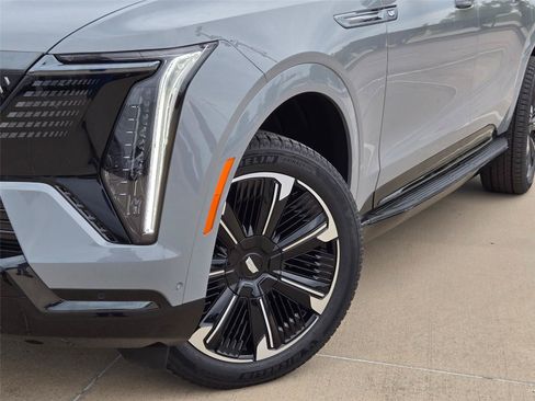 New 2026 Cadillac Escalade IQL Sport 1 w/ LPO, Floor Liner Package AWD/4WD image 7
