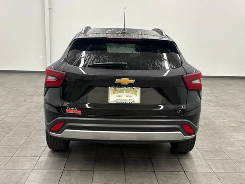 Used 2025 Chevrolet Trax LT w/ Driver Confidence Package FWD image 3